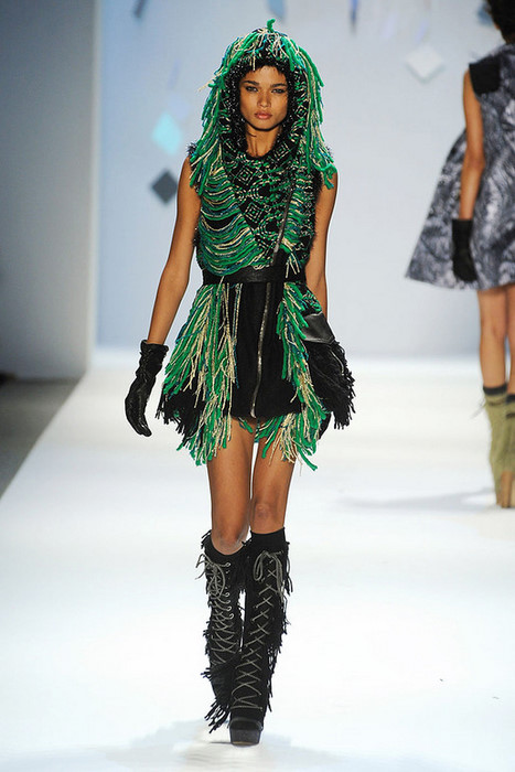 CUSTO-BARCELONA-FALL-2012-RTW-PODIUM-043_runway
