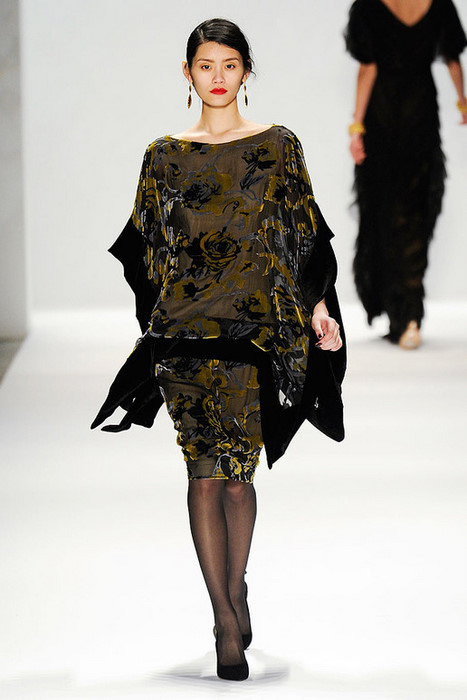TADASHI-SHOJI-FALL-2012-RTW-PODIUM-015_runway