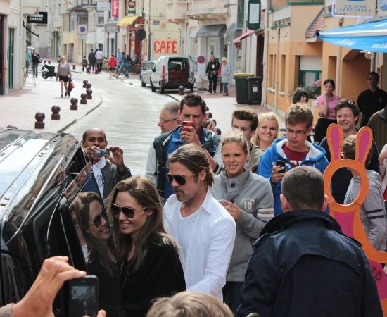 Angelina Jolie and Brad Pitt image courtesy of blog.sttropezhouse.com