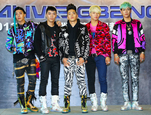 Ban Veroveraar lobby Kpop Artists' Duality Exemplifies a Current Juxtaposition of Fashion and  Music